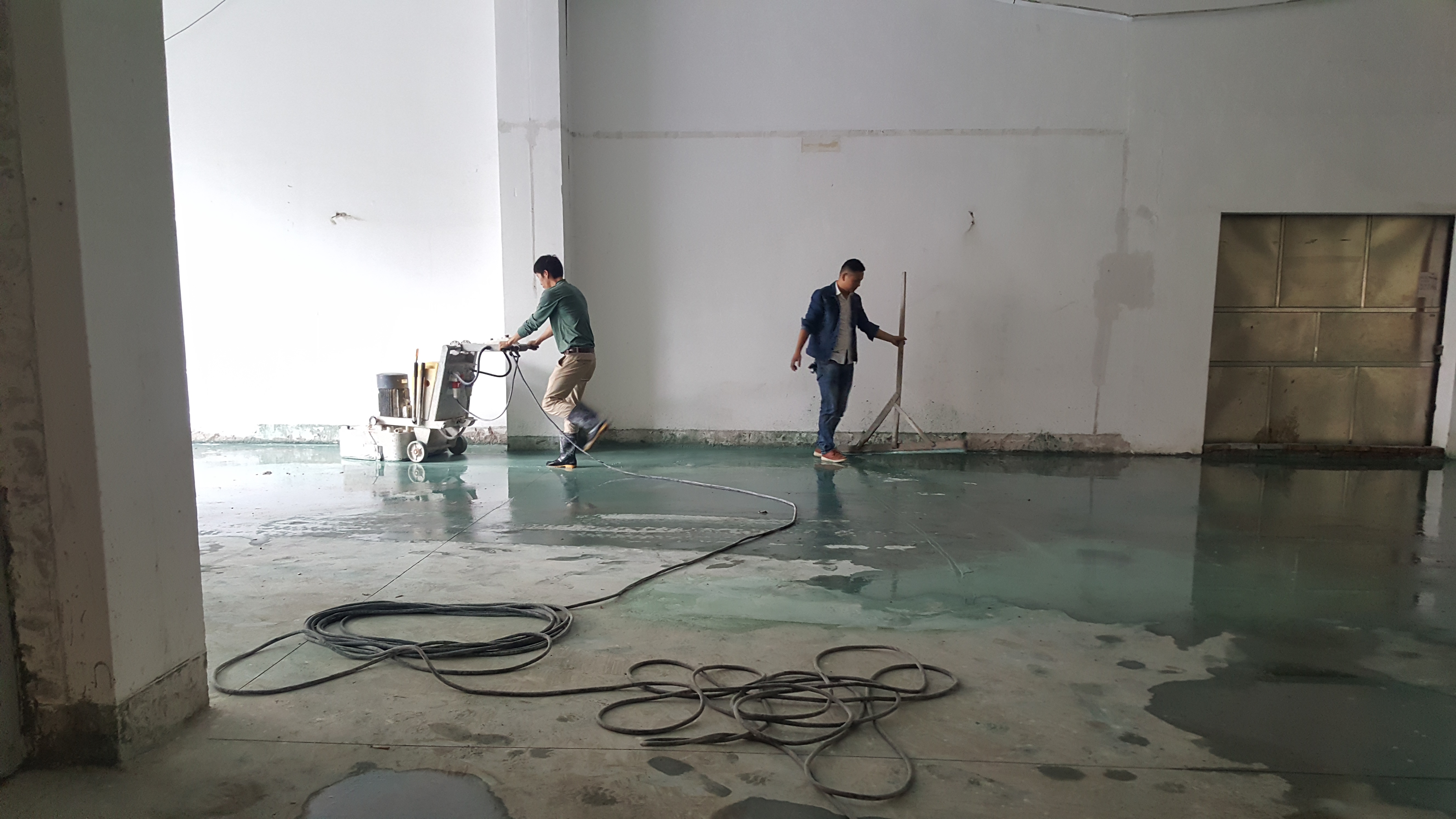 金刚砂地坪固化