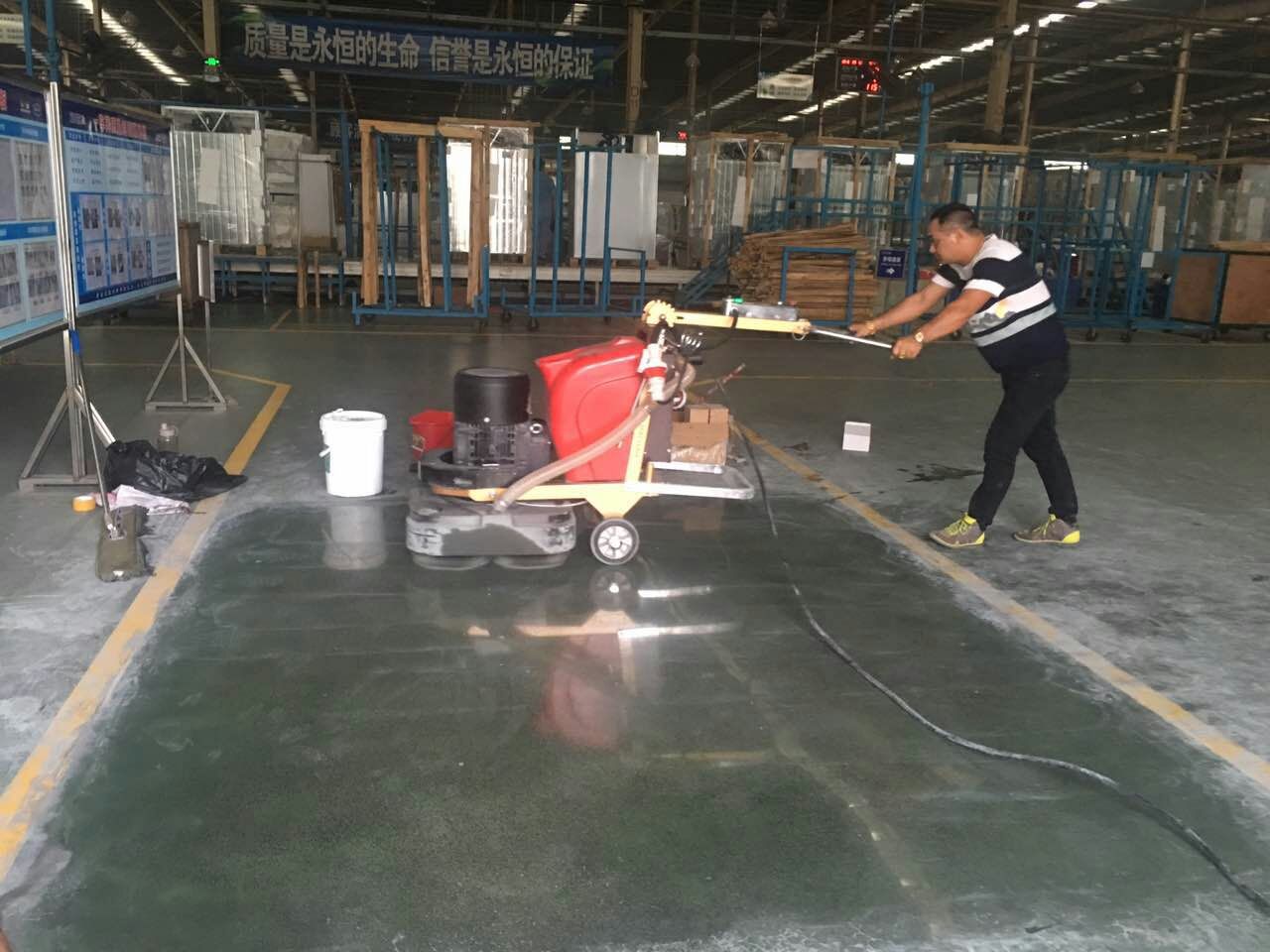 金刚砂地坪固化1