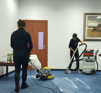 清洗办公室地毯